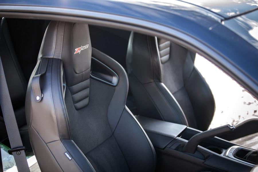 Интерьер Chevrolet Camaro Z28 Chris Harris Car 2015 года  (фото 72 из 138)